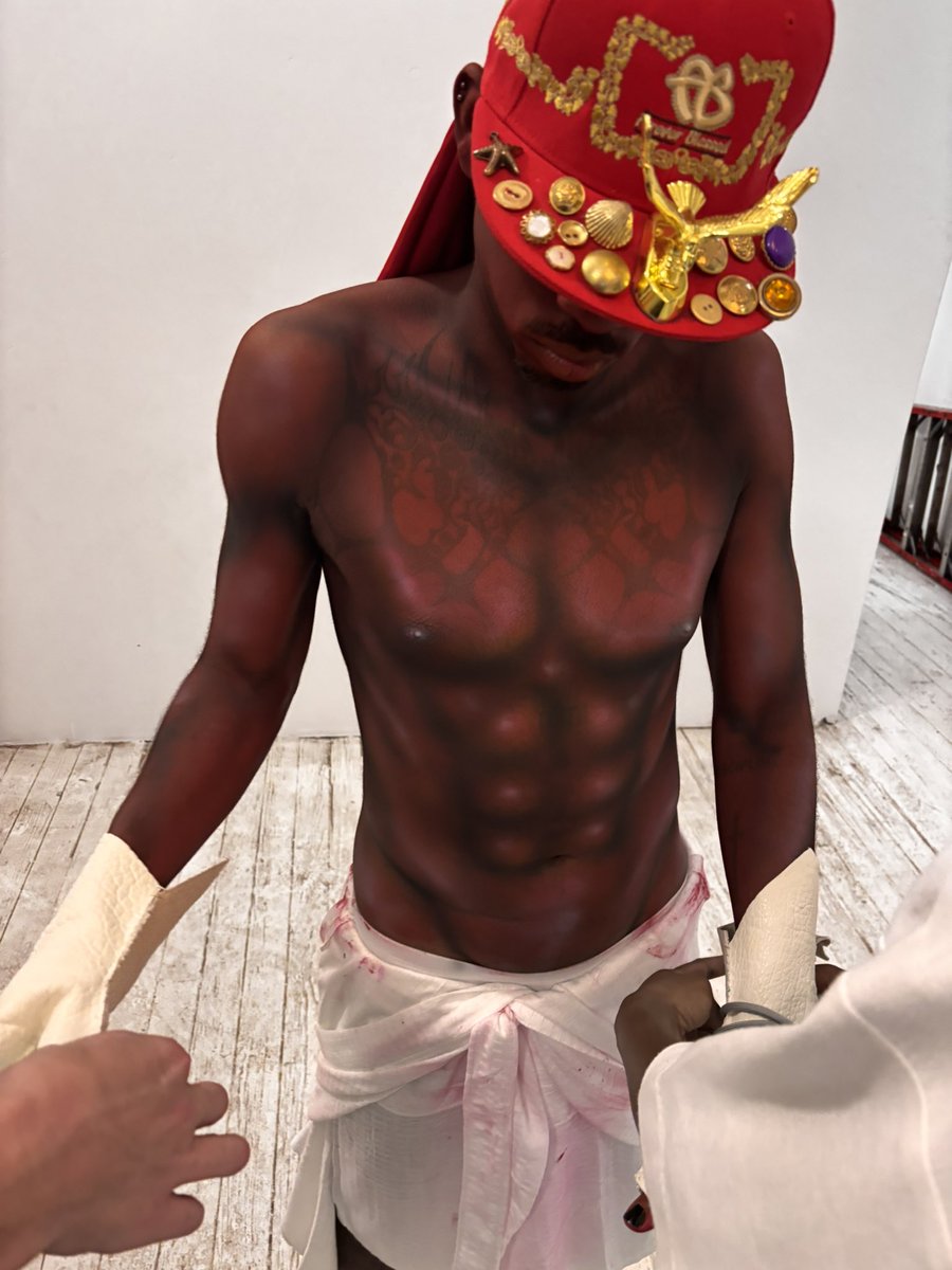 RealCynner's tweet photo. Airbrushed sculpted abs and Flag on Shemar Pierre 🕊️📍 https://t.co/2aEZEhtvOB