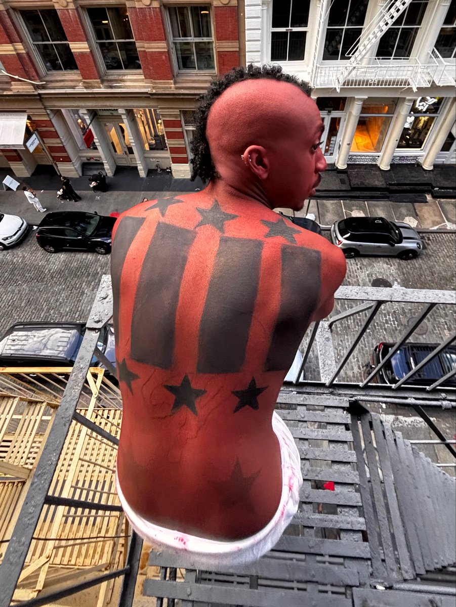 RealCynner's tweet photo. Airbrushed sculpted abs and Flag on Shemar Pierre 🕊️📍 https://t.co/2aEZEhtvOB