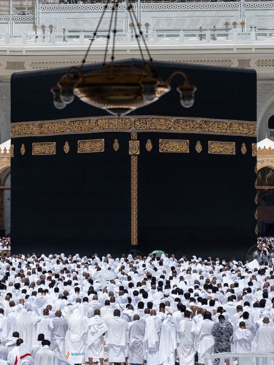 Alhamdhulillaah's tweet photo. O Allāh, heal the parts of our hearts that no one can see. Ease what weighs heavily upon us, calm our anxious hearts, and replace our sadness with peace.

Remind us that no hardship lasts forever, and that Your mercy is always near.

Āmīn. 🤲🏼 https://t.co/r06zJp5S8x