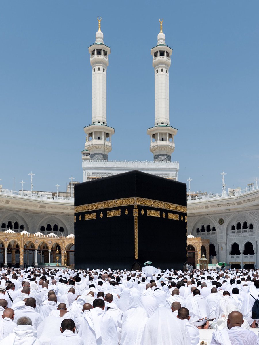 Alhamdhulillaah's tweet photo. O Allāh, heal the parts of our hearts that no one can see. Ease what weighs heavily upon us, calm our anxious hearts, and replace our sadness with peace.

Remind us that no hardship lasts forever, and that Your mercy is always near.

Āmīn. 🤲🏼 https://t.co/r06zJp5S8x