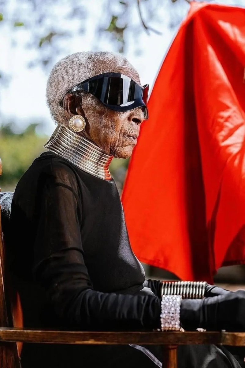 AFRICREATIVES01's tweet photo. Meet Margret Chola 🇿🇲✨

The Zambian grandmother redefining style across generations.

Bold looks. Fearless self-expression. A reminder that creativity has no age limit.

#AFRICREATIVES https://t.co/YrBolGR7q1
