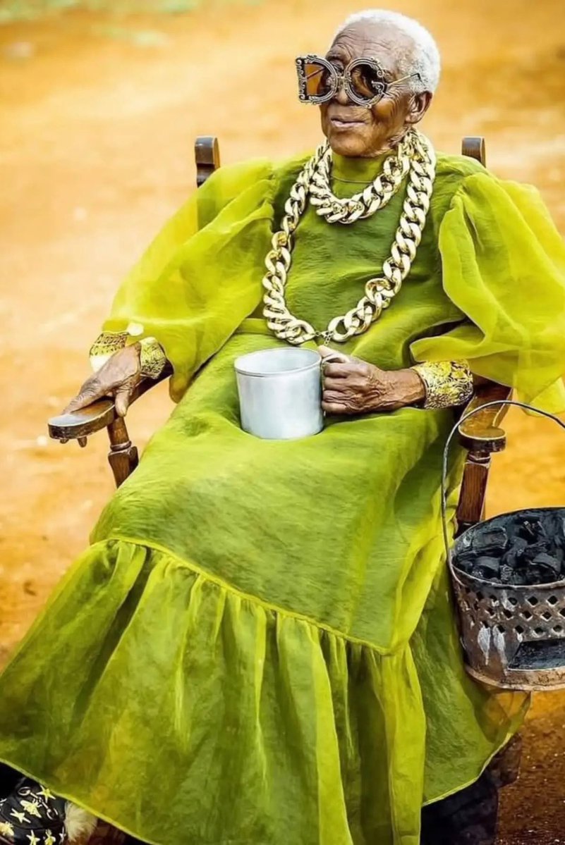 AFRICREATIVES01's tweet photo. Meet Margret Chola 🇿🇲✨

The Zambian grandmother redefining style across generations.

Bold looks. Fearless self-expression. A reminder that creativity has no age limit.

#AFRICREATIVES https://t.co/YrBolGR7q1