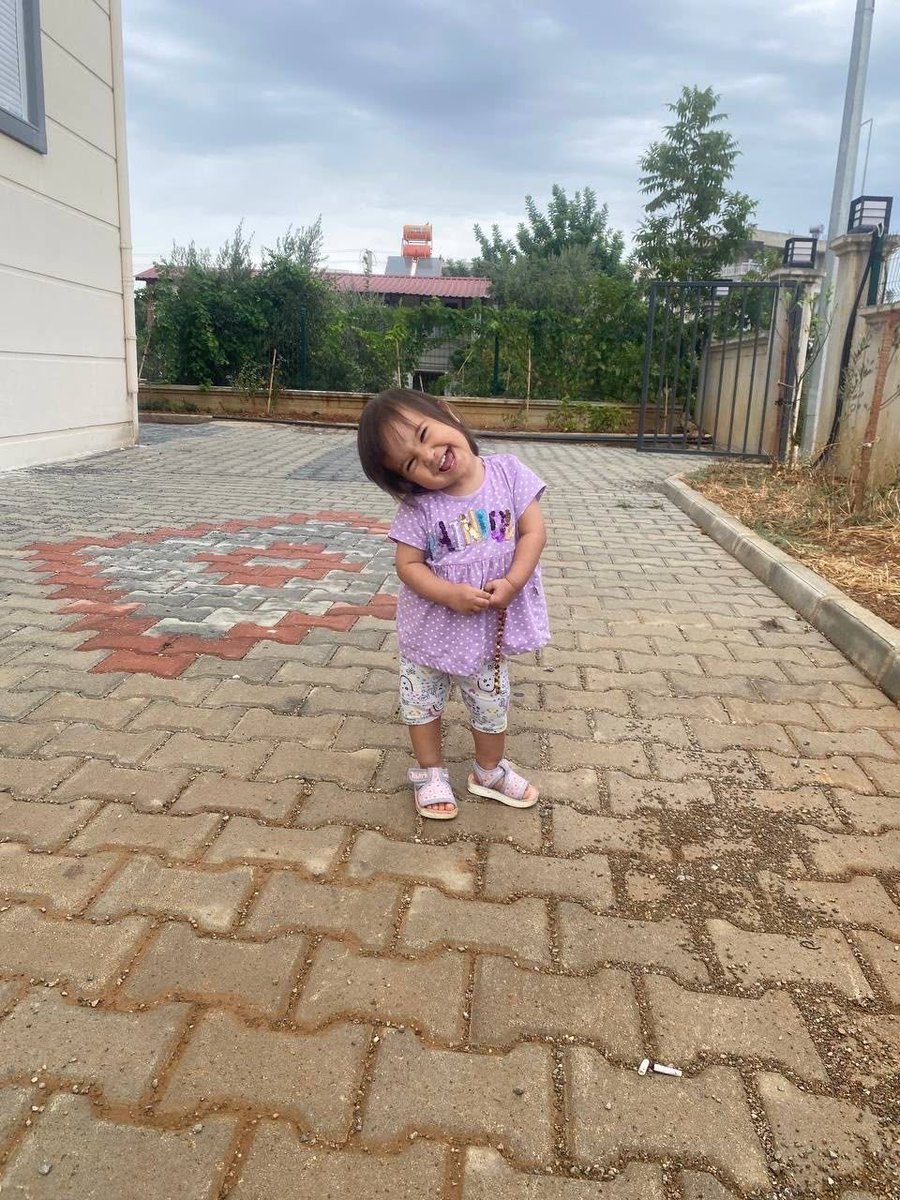 Smeyye10020922's tweet photo. Hiç kontenjan açılmadığı için 3-4 yıldır eşimizi göremiyoruz. Sağlık özrü, can güvenliği ve aile birliği sağlanmalı. Hakim ve polis eşleri gibi kavuşmak için @Yusuf__Tekin il emrinin yeniden değerlendirilmesini arz ediyoruz. #AilemiVerYusufTekin 🥺🛑🕊️ https://t.co/GZJoIBuTtC