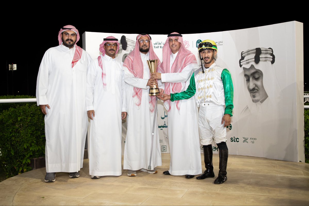 alareen_racing's tweet photo. البطل " تويجري " 🤩

بشعار الشيخ عبدالله حمود المالك الصباح.

يحقق لقب كأس الطائف للحصن 🏆 
على مسافة 1600 متر، ويضيف انتصاره السادس في سجله السباقي، تدريبات عبدالله السدراني وبقيادة الخَيّال محمد الحبيل 

ألف مبروك 👏🏻👏🏻

#العرين_ريسينق https://t.co/xCQKdyJOC7