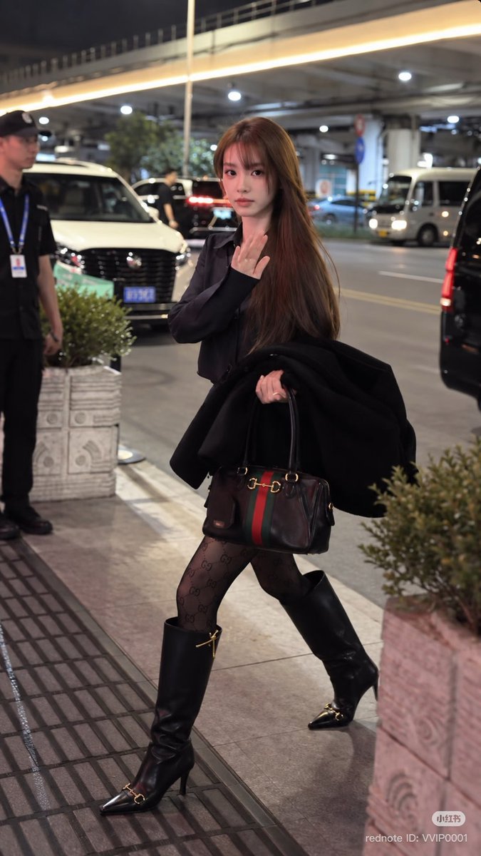 weistory97's tweet photo. Classy &amp; sassy. 🖤

TIANXIWEI SHINE IN MILAN
#GucciSS27xTianXiwei
#GucciTheStoreShow 
#TianXiWei #Gucci @gucci https://t.co/x56nVltDoo