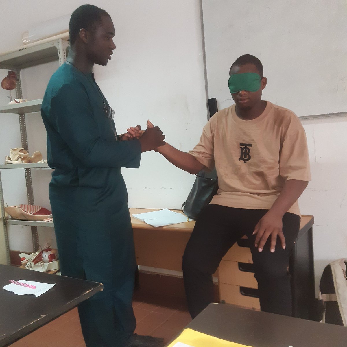 Jesus10manjgamb's tweet photo. Desarrollada con èxito la clase práctica de Fisiología III. Un espacio de acercamiento al mundo clínico en la evaluación de las habilidades para la exploración de la sensibilidad general y especial.#CubaCooperaGambia #CubaSalva #CubaPorLaSalud https://t.co/4xaTx6NPyw