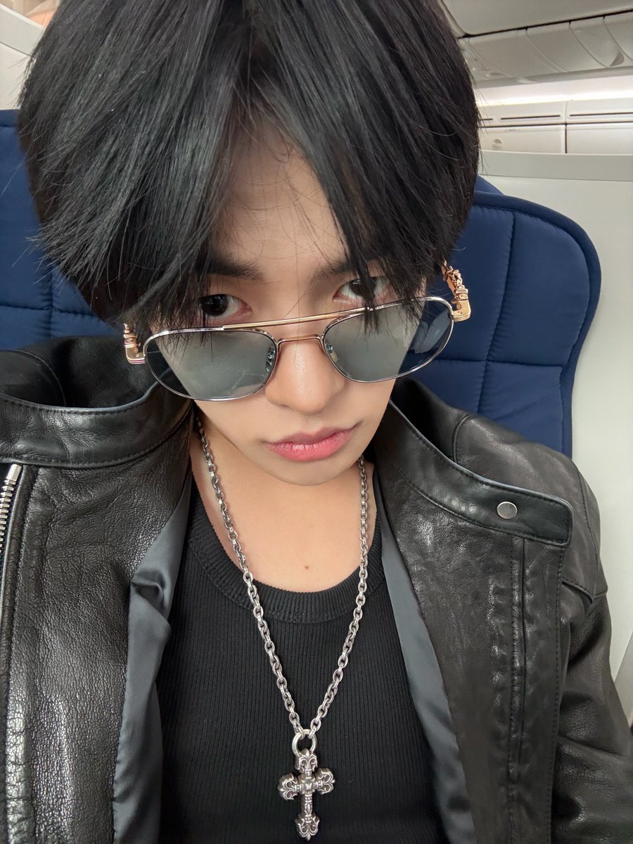 katairio's tweet photo. 📱 260925 LEO +💬 update!
[11:15 AM CST]
🫳
🦁 *📸
🦁dah nyampe mexico ☀️
🦁pas melek ternyata pagi.... 
🦁dah lama bgt nggak tidur sepules ini 
🦁 💪
🦁 sebelum nyampe sini nggak kepikiran apa apa
🦁 tapi pas nyampe tbtb pgn makan taco 🤤
🦁 *📹
🦁 ni sebenernya pgn aku kirim sebelum brangkat tadi tp ada masalah jaringan gt dah jadi nggak kekirim 💧
🦁 sekarang baru bisa 💧
🦁 eh disana udh waktunya tidur ya
🦁 aku bakalan semangat hari ini!!!!!
🦁 dah sana cepetan tidur!!!! 💤

#LEO #리오 #알파드라이브원