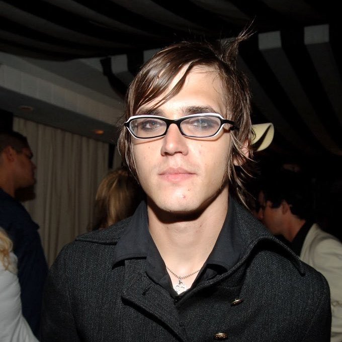 secondattempts's tweet photo. mikey way always looks like a damp kitten that just had a flea bath in old pictures https://t.co/QvgD6q76V1