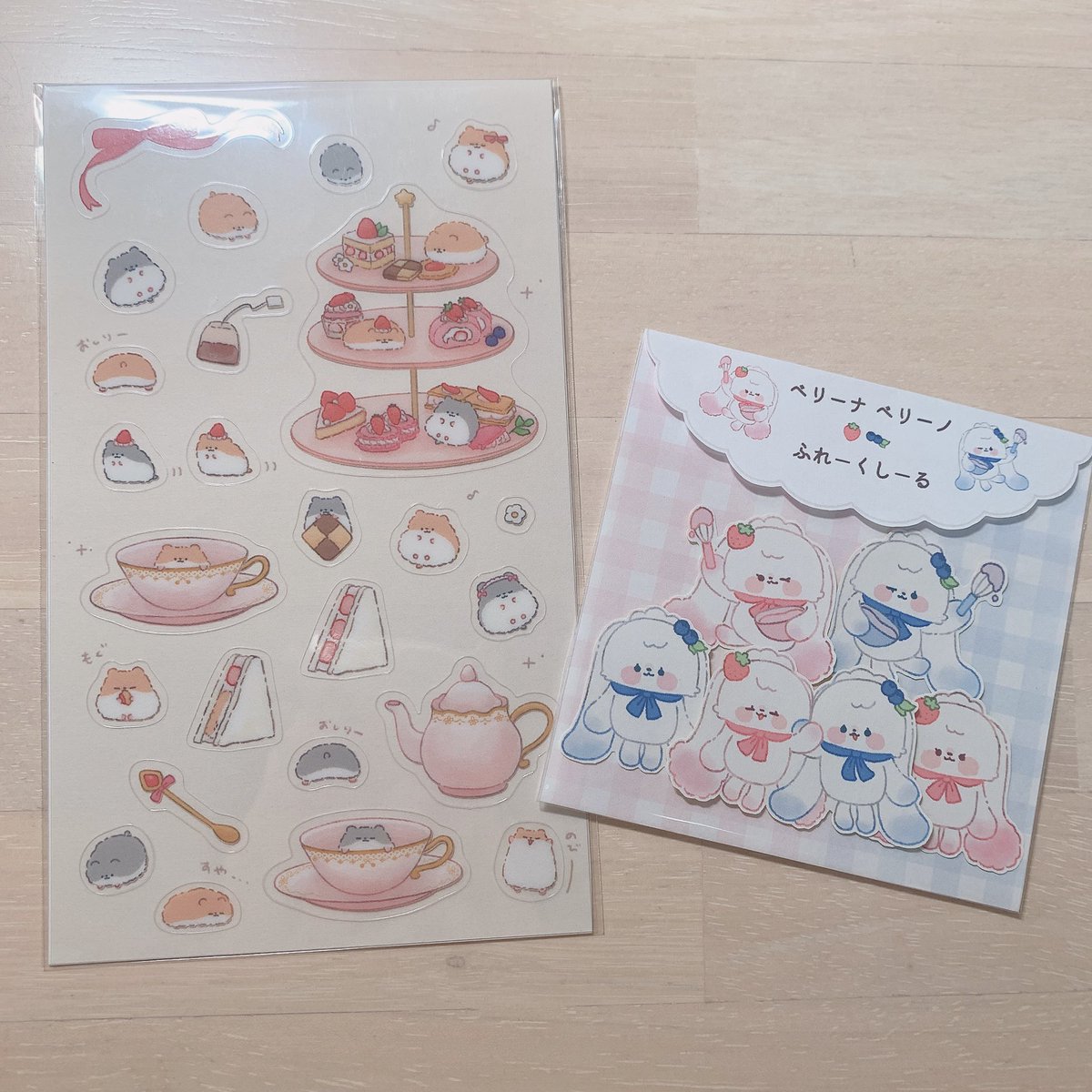icgmcmc's tweet photo. 今日届いたシールと今日作ったシール！🐹🫖🍓🫐
お品書きは間に合いませんでしたが…明日のメルメリィnewグッズです！🙌
(今、梱包しています、ギリギリの生活…) https://t.co/GhgcYioFzz