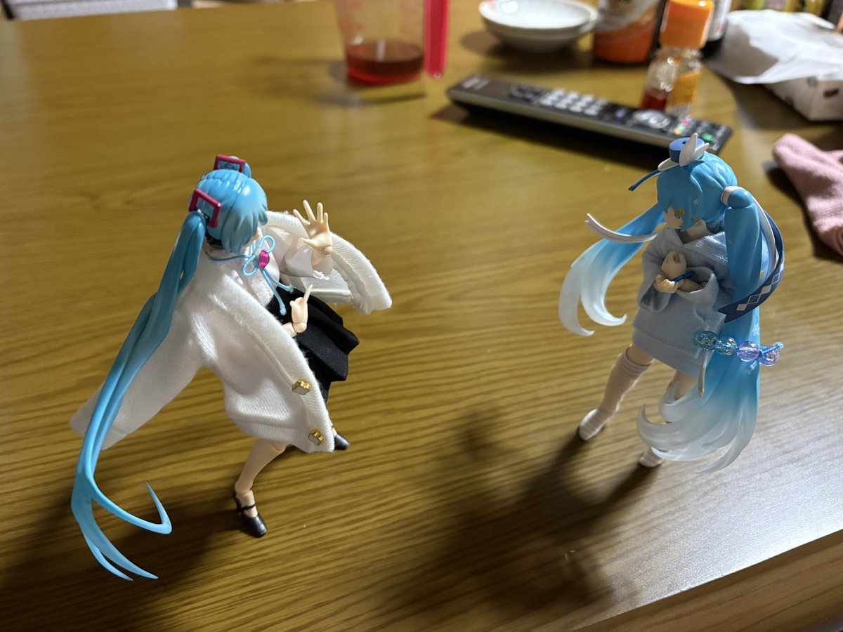 Hatsune01_love's tweet photo. コールの物を大事にする&お姉ちゃんっぽい集
理由↓
①腕輪
②その腕輪を片方無くす
③衣装替えても腕輪は渡さない
④膝枕
#figmaster https://t.co/uQ9eJiUiyi