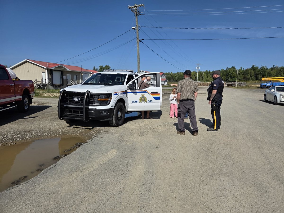 RCMPNB's tweet photo. Thank you to the Kiwanis Club for inviting the St. Stephen RCMP to this month's Touch-A-Truck event. It was a great opportunity to join volunteers, local businesses, and fellow first responders in providing children with a hands-on look at a variety of vehicles. #StStephen https://t.co/93Xy4tgdK4