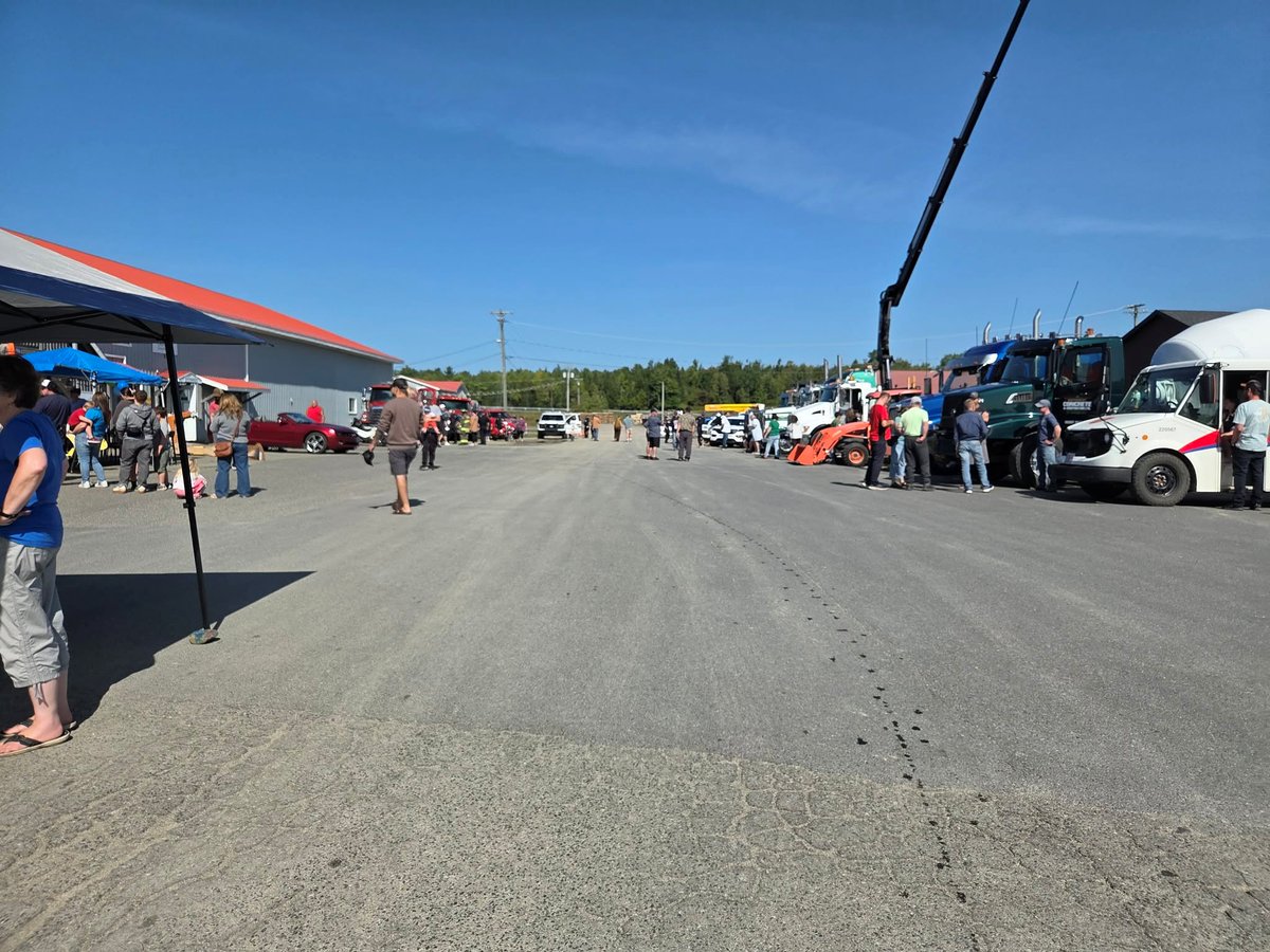 RCMPNB's tweet photo. Thank you to the Kiwanis Club for inviting the St. Stephen RCMP to this month's Touch-A-Truck event. It was a great opportunity to join volunteers, local businesses, and fellow first responders in providing children with a hands-on look at a variety of vehicles. #StStephen https://t.co/93Xy4tgdK4