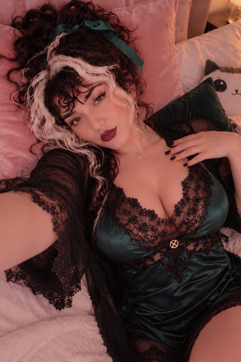 KatriannaNox's tweet photo. Roguรฉ Slumber Sugah Skin From Marvel Rivals
๐๐คI would give you a goodnight kiss, sugah, but I wouldn't want to leave you completely breathless before you go to sleep.๐ฉท๐ค
#marvelrivals #marvelrivalscosplay #roguexmen
#cosplayer #IACosplayer
#AnneMarie #Xmen #Bedtime https://t.co/syjffOYez9