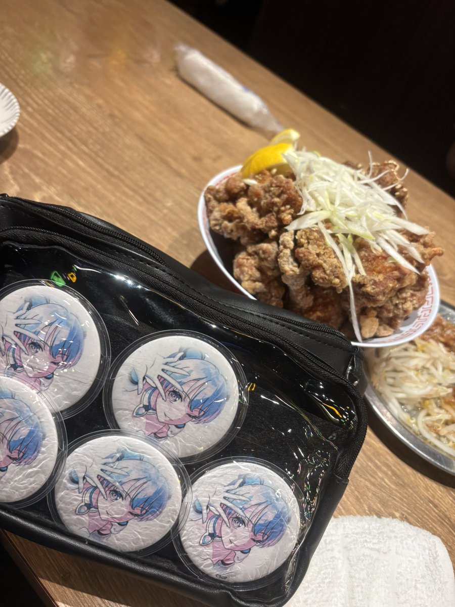 gomanow's tweet photo. #りっちゃんといっしよ 
 #りつみて 
MCでデカイ唐揚げの話されて、唐揚げ食べたくなっちゃったから大盛り唐揚げ食べた！ https://t.co/eftX4URtIP