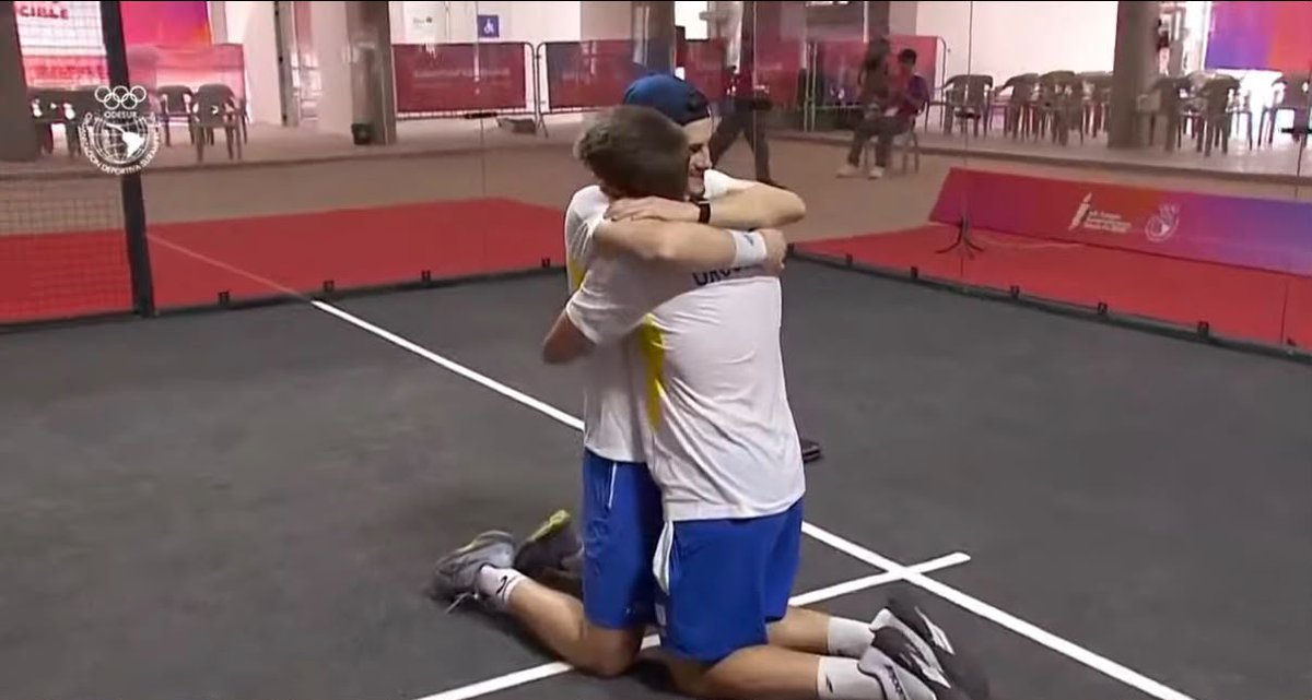 ElEspectadorUy's tweet photo. PÁDEL: ¡BRONCE PARA URUGUAY! 🥉🇺🇾

La dupla uruguay venció a Chile en la final por el bronce y consiguieron sumar una nueva medalla uruguaya en los Juegos Suramericanos. https://t.co/5okIrMrfFP