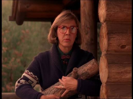 jojodelupe's tweet photo. nunca assisti twin peaks

por que essa moça passa a série inteira segurando um TUNG TUNG ? https://t.co/97xHCNWubp