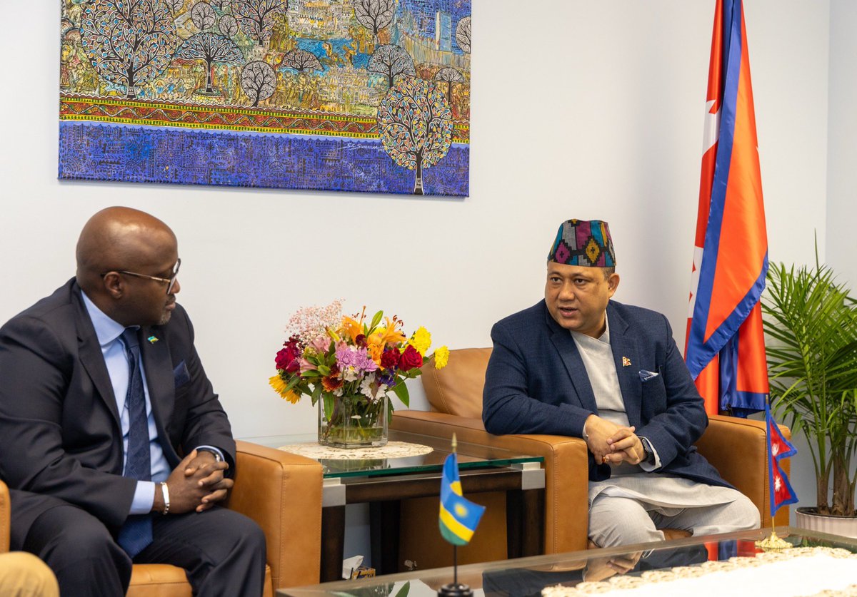 rbarwanda's tweet photo. U Rwanda na Nepal byashyize umukono ku masezerano y'ubufatanye mu nzego zitandukanye zifitiye inyungu ibihugu byombi.

Ni amasezerano yashyizweho umukono na Minisitiri w'Ububanyi n'Amahanga w'u Rwanda, Ambasaderi Olivier Nduhungirehe na mugenzi we wa Nepal, Shisir Khanal aho bitabiriye Inama y'Inteko Rusange y’Umuryango w’Abibumbye ibera i New York. #RBAAmakuru