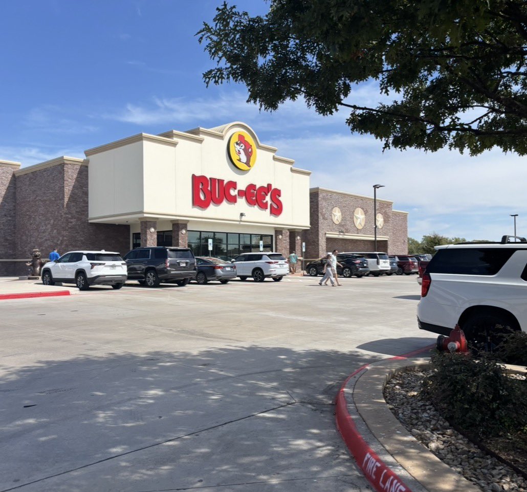 GodandCountryy's tweet photo. The one and only Buc-ee’s
One of my favorite places. https://t.co/y8IXnnOaHt