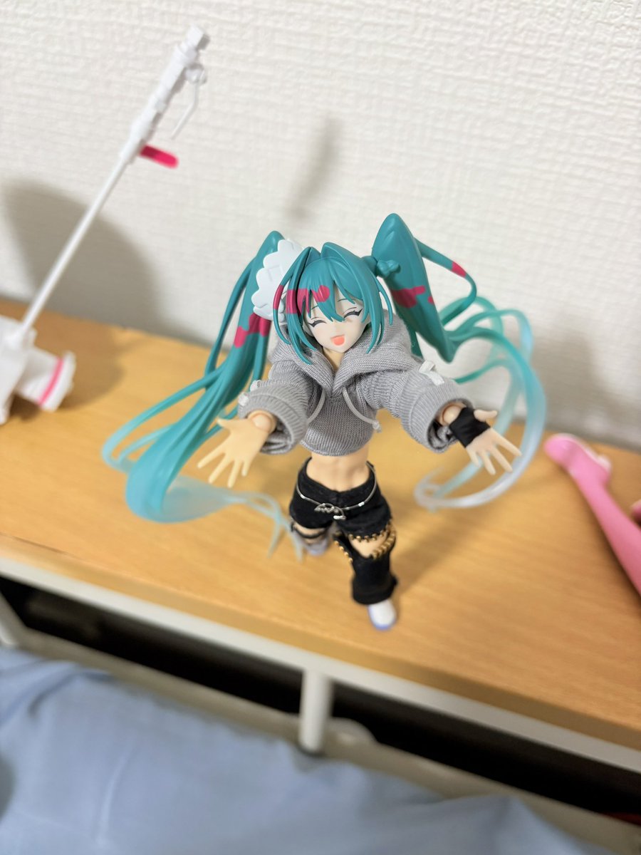 Hatsune01_love's tweet photo. イヴのかわいい集
理由↓
①長女とのじゃれ合い
②よく分かんない決めポーズ(cute
③ハグ所望
④寝起き
#figmaster https://t.co/9GxiR56kDn