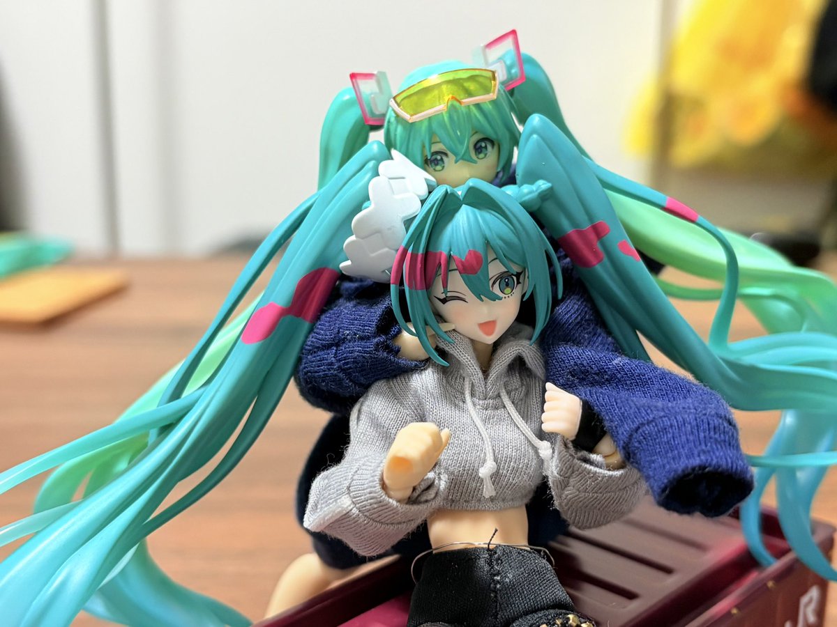 Hatsune01_love's tweet photo. イヴのかわいい集
理由↓
①長女とのじゃれ合い
②よく分かんない決めポーズ(cute
③ハグ所望
④寝起き
#figmaster https://t.co/9GxiR56kDn