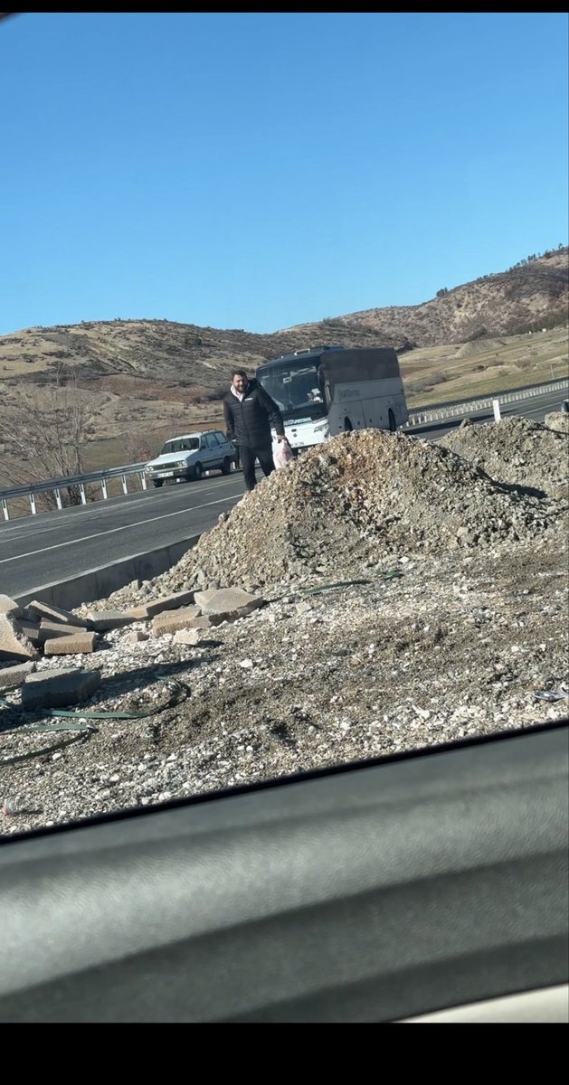 Denizkumsal2026's tweet photo. Eşi farklı kurumda görev yapan öğretmenler 3 yıldır ayrı yaşıyor. Hakim ve savcı eşlerine uygulanan il emri eşitlik gereği bize de uygulanmalı. @Yusuf__Tekin il emrinin yeniden değerlendirilmesini arz ediyoruz. #AilemiVerYusufTekin 🕊️👨‍👩‍👦🚨 https://t.co/A9ToE5mb67