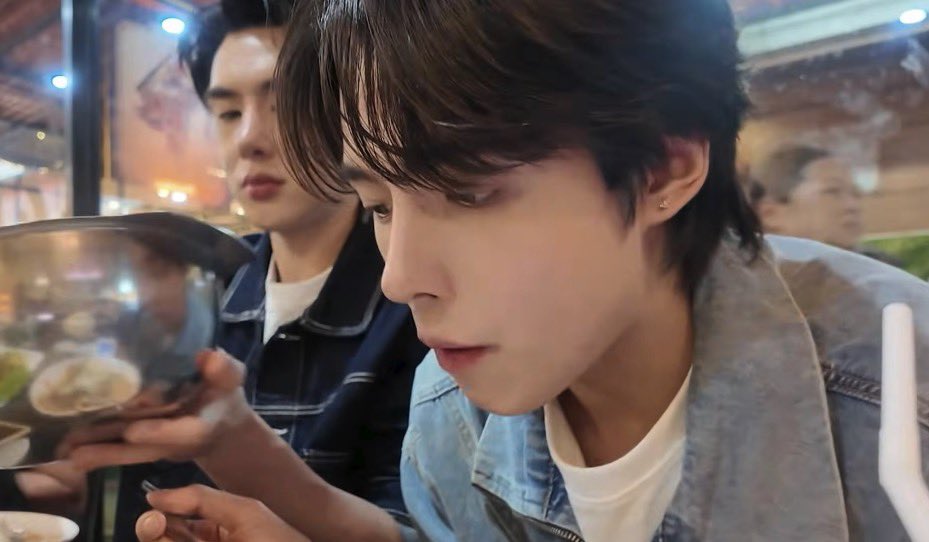 mmmmmmmmodd's tweet photo. โคตรจะมุมมองเฮียทัต ใครว่าไม่ใช่นี่เถียงขาดใจ https://t.co/bJkMKel5nP