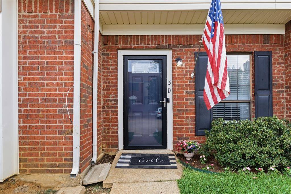 GuyDFWRealtor's tweet photo. Updated 2-bed, 2-bath Coppell condo: $239,000 with granite counters, stainless appliances and a community pool.
https://t.co/O14ucO8rCI
#Coppell https://t.co/r7AirEOO2S