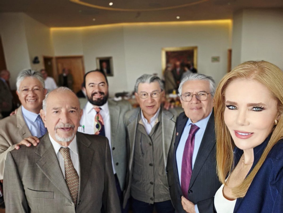 DeniseMeadeG's tweet photo. NARCOCRACIA: EL PODER, EL CRIMEN Y EL PRECIO DE CONTAR

Hoy disfrutamos de la presentación del libro "Narcocracia", de @anabelhoficial, quien nos compartió desde el dolor de investigar durante más de veinte años la impunidad del crimen organizado. 

Según los testimonios y las investigaciones que expuso, Morena habría recibido apoyo y financiamiento criminal desde sus orígenes, y López Obrador habría mantenido vínculos con ese entramado, lo que conformo la narcocracia que hoy nos destruye. 

Sus señalamientos son gravísimos y estremecedores: una denuncia sobre el poder, sus presuntas complicidades y el costo de revelar lo que muchos preferirían ocultar.