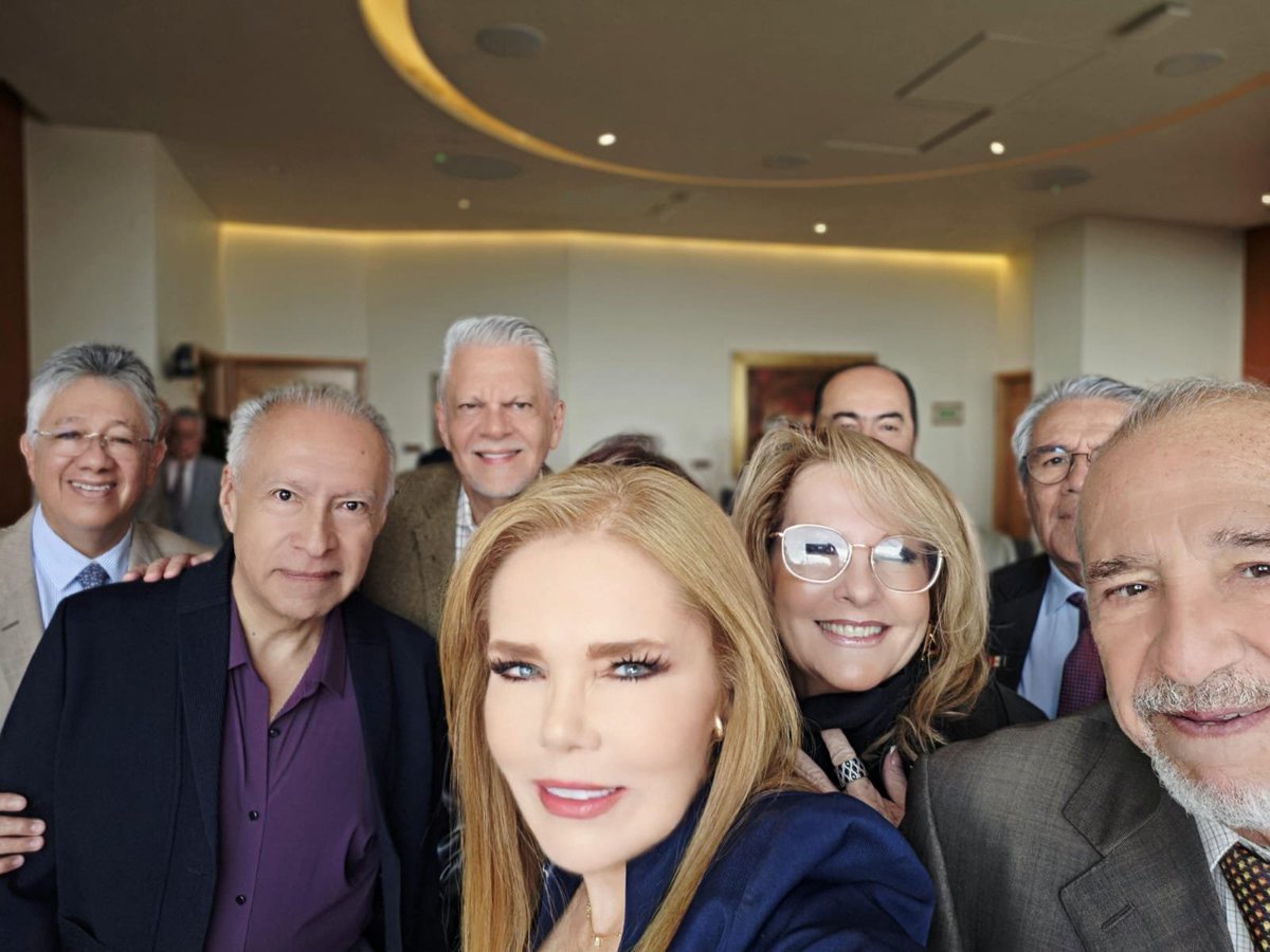 DeniseMeadeG's tweet photo. NARCOCRACIA: EL PODER, EL CRIMEN Y EL PRECIO DE CONTAR

Hoy disfrutamos de la presentación del libro "Narcocracia", de @anabelhoficial, quien nos compartió desde el dolor de investigar durante más de veinte años la impunidad del crimen organizado. 

Según los testimonios y las investigaciones que expuso, Morena habría recibido apoyo y financiamiento criminal desde sus orígenes, y López Obrador habría mantenido vínculos con ese entramado, lo que conformo la narcocracia que hoy nos destruye. 

Sus señalamientos son gravísimos y estremecedores: una denuncia sobre el poder, sus presuntas complicidades y el costo de revelar lo que muchos preferirían ocultar.