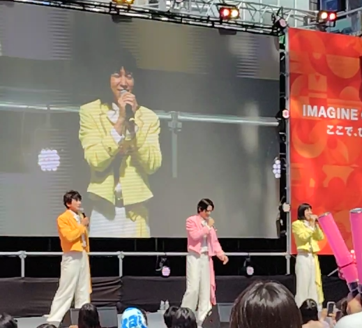 monakaji301's tweet photo. 名古屋のモナキのイベント初参戦⚡
なんてエネルギッシュで、煌びやかで、勇気をくれる集団なんだろう(ﾟДﾟ;)#モナキ #おヨネ https://t.co/EtN0EQikMC