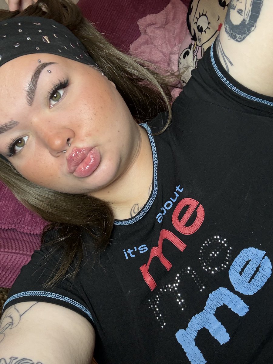 sexy_Lxxxi's tweet photo. YOUR NEW FINANCIAL RUIN 😵‍💫
T-shirt tells no lies 🥱 

#paypig #paypiggies #sugardaddy
#findom #findomuk #domme #findomslave #findomsub #humanatm #bbw https://t.co/GnIHVUK1Px