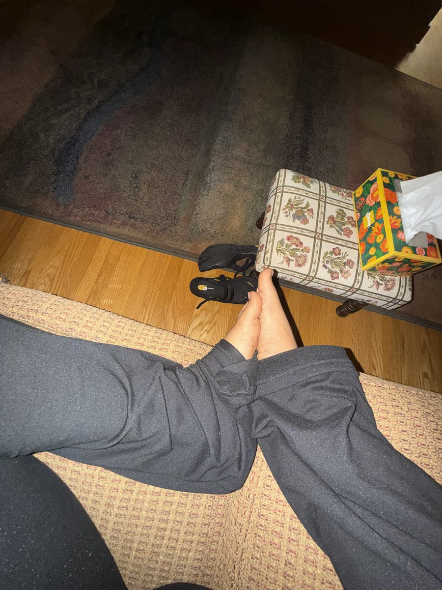 Lil__bitttx3's tweet photo. Foot Fetish Friday 🤭🖤 just getting comfortable #FootFetishFriday https://t.co/qI2ZL64xow