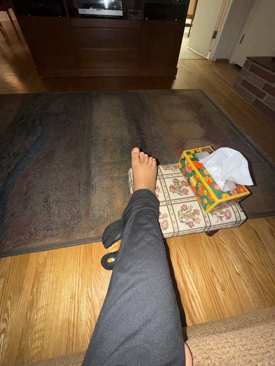 Lil__bitttx3's tweet photo. Foot Fetish Friday 🤭🖤 just getting comfortable #FootFetishFriday https://t.co/qI2ZL64xow