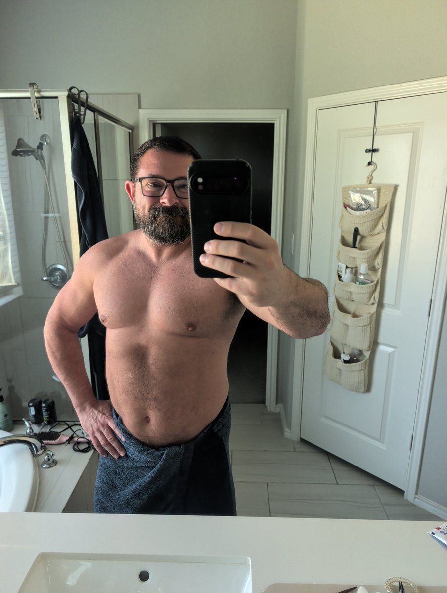 InboxTaylor's tweet photo. Just finished running and hopped out the shower. At 46, I’m trying to decide if I look ‘distinguished’ or just like a man who knows where all the good snacks are. https://t.co/sc4tyrrXbB