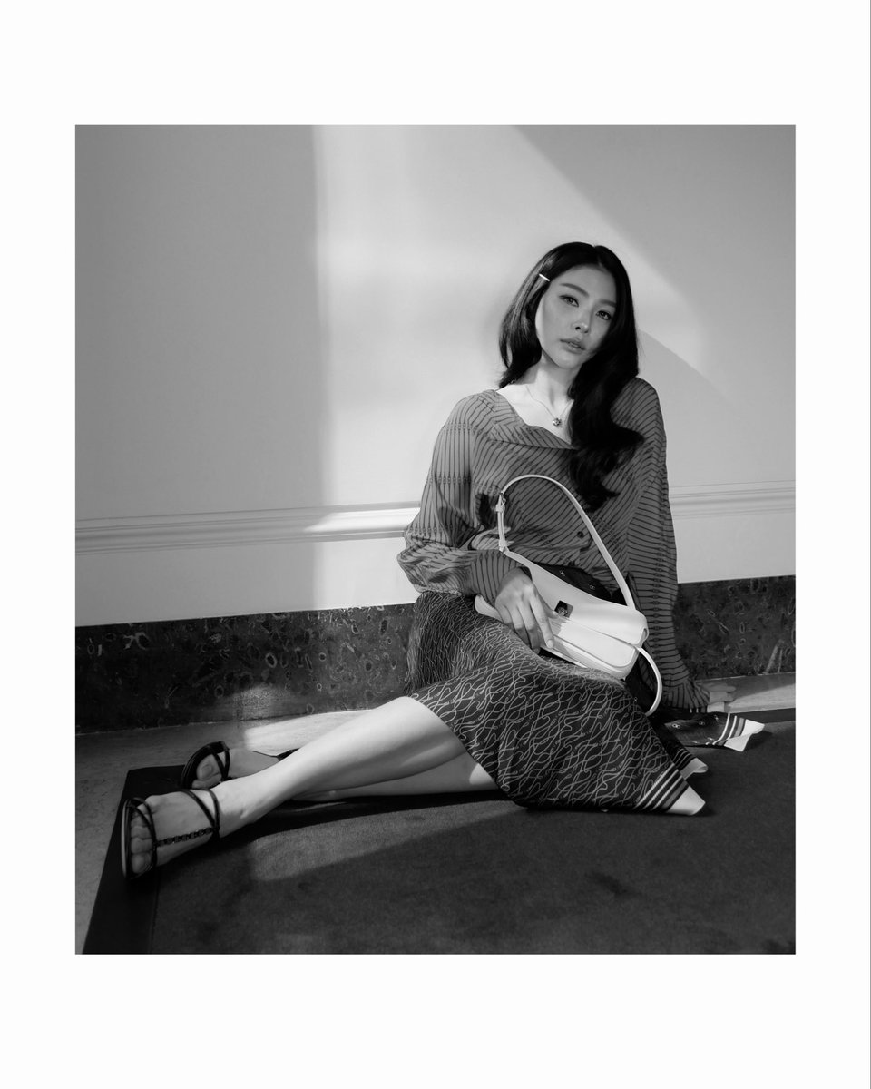 malisorn00's tweet photo. Staying somewhere beautiful has its perks @Ferragamo 

#FerragamoSS27
#Ferragamo
#FerragamoXFaye
#FerragamoCaraBag https://t.co/hm9bII0tB5