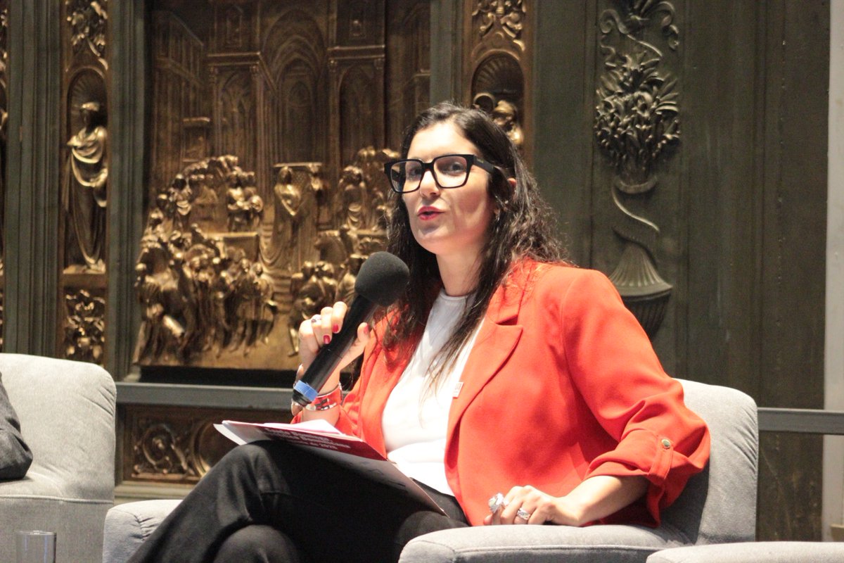 uniamericas's tweet photo. “La negociación colectiva tiene que ser una herramienta para anticipar el futuro. No podemos esperar a que las empresas introduzcan nuevas tecnologías para empezar a discutir. Tenemos que estar en la mesa antes.” — Lucía Lindner, directora de UNI Américas Care 🌎 https://t.co/4c875adHlY