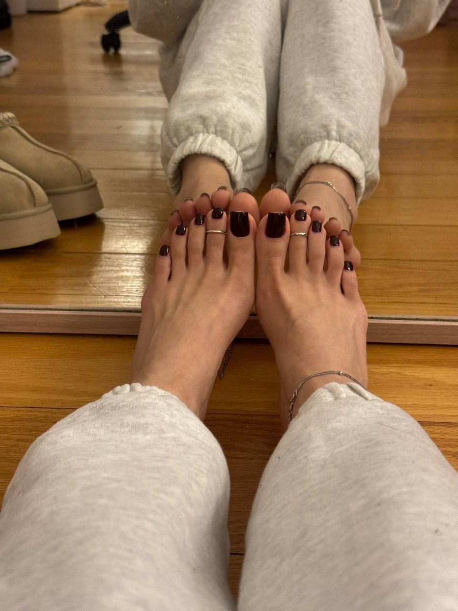 ssinemlnaa's tweet photo. ojelerim ve esofmanim iyi mi 🥰 https://t.co/R5RcwLSy4o