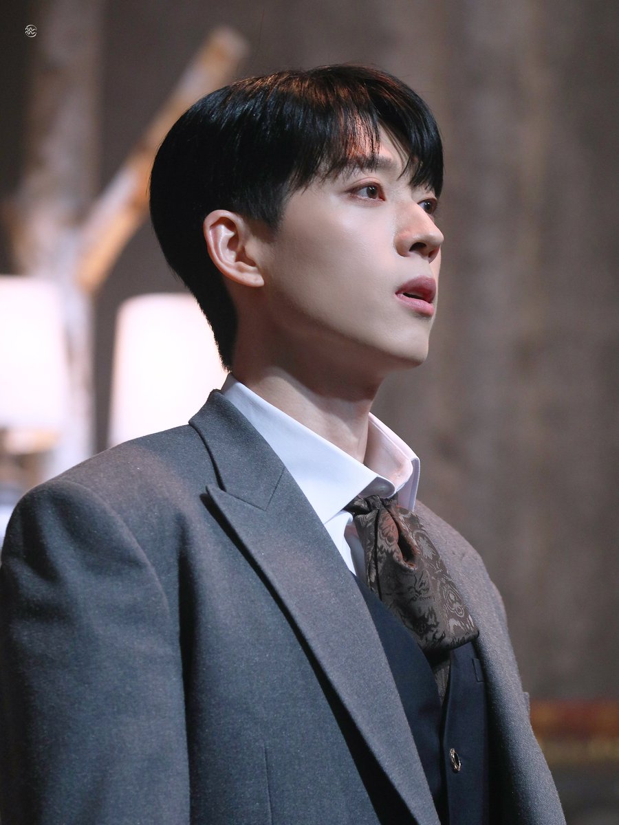 acquariovannman's tweet photo. 260415 헤르츠클란 커튼콜
데미안 役 | #한상훈 https://t.co/0M7QDVuFM9