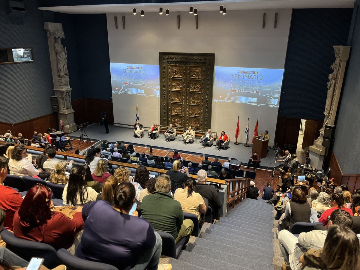 uniamericas's tweet photo. 🇺🇾 Desde Montevideo, sindicatos de distintos países de la región debaten sobre negociación colectiva y futuro del trabajo, en un encuentro organizado por la Federación Uruguaya de la Salud.

🌎 UNI Américas participa como invitada en este espacio regional. 🧵⬇️ https://t.co/9XURdmZU2x