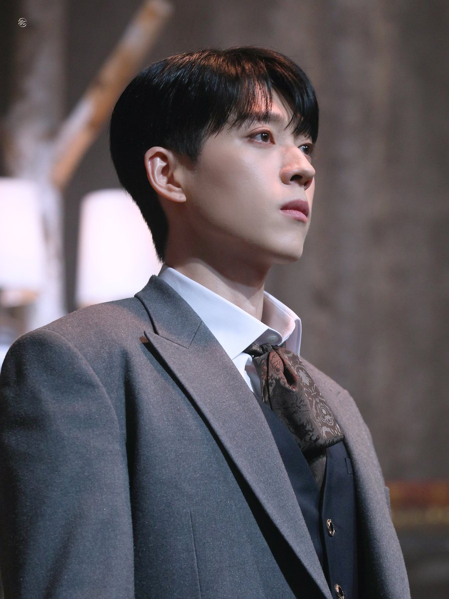 acquariovannman's tweet photo. 260415 헤르츠클란 커튼콜
데미안 役 | #한상훈 https://t.co/0M7QDVuFM9