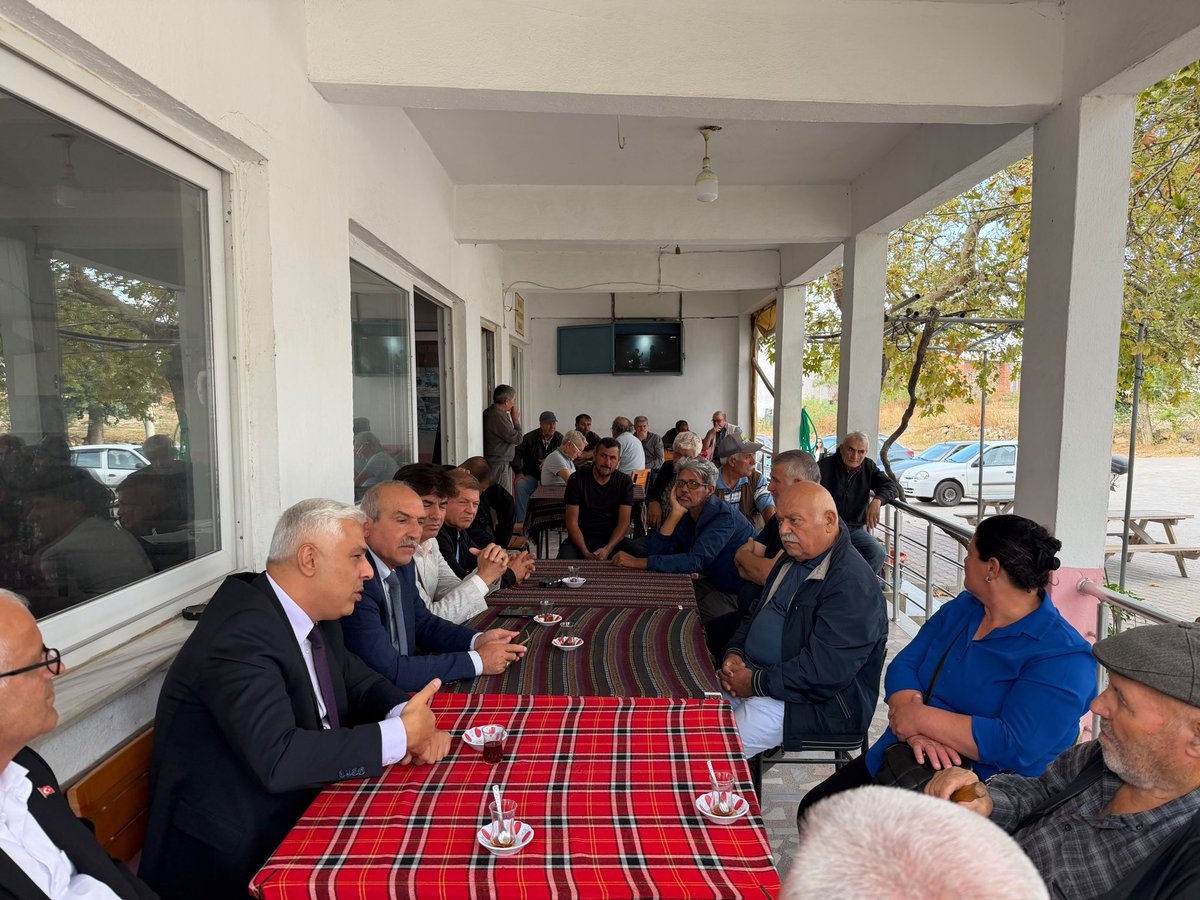 BarisOzerol's tweet photo. 📍 Edirne

Enez programımızın son durağında Vakıf Köyümüzü ziyaret ederek hemşehrilerimizle bir araya geldik.

AK Parti Enez İlçe Başkanımız Ali Mercanoğlu ile birlikte köy sakinlerimizin talep ve beklentilerini dinledik, samimi sohbetlerine ortak olduk; Cumhurbaşkanımız Sayın @RTErdogan’ın selamlarını ilettik.

Misafirperverlikleri ve güzel sohbetleri için tüm hemşehrilerimize teşekkür ediyorum.

#TürkiyeYüzyılıBuluşmaları