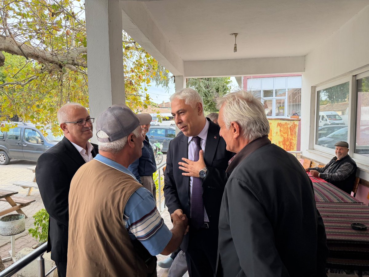 BarisOzerol's tweet photo. 📍 Edirne

Enez programımızın son durağında Vakıf Köyümüzü ziyaret ederek hemşehrilerimizle bir araya geldik.

AK Parti Enez İlçe Başkanımız Ali Mercanoğlu ile birlikte köy sakinlerimizin talep ve beklentilerini dinledik, samimi sohbetlerine ortak olduk; Cumhurbaşkanımız Sayın @RTErdogan’ın selamlarını ilettik.

Misafirperverlikleri ve güzel sohbetleri için tüm hemşehrilerimize teşekkür ediyorum.

#TürkiyeYüzyılıBuluşmaları