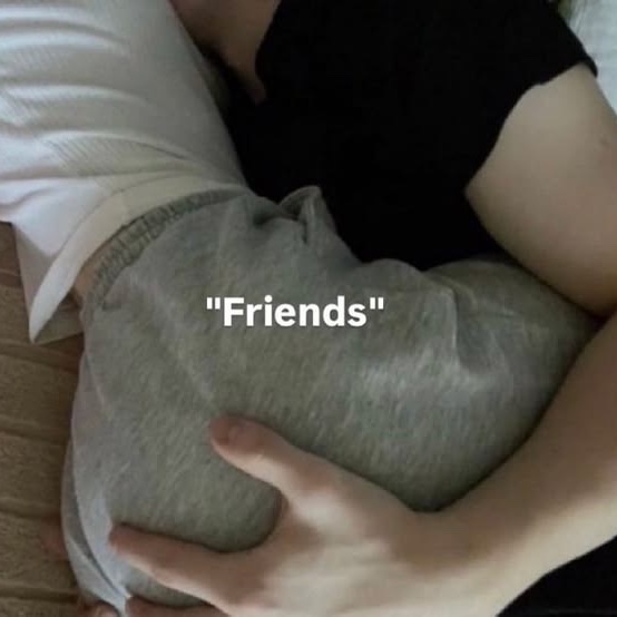 mygfyuyu's tweet photo. “friends” yvngi cuddling 🎀 https://t.co/qoZaK1NEqv