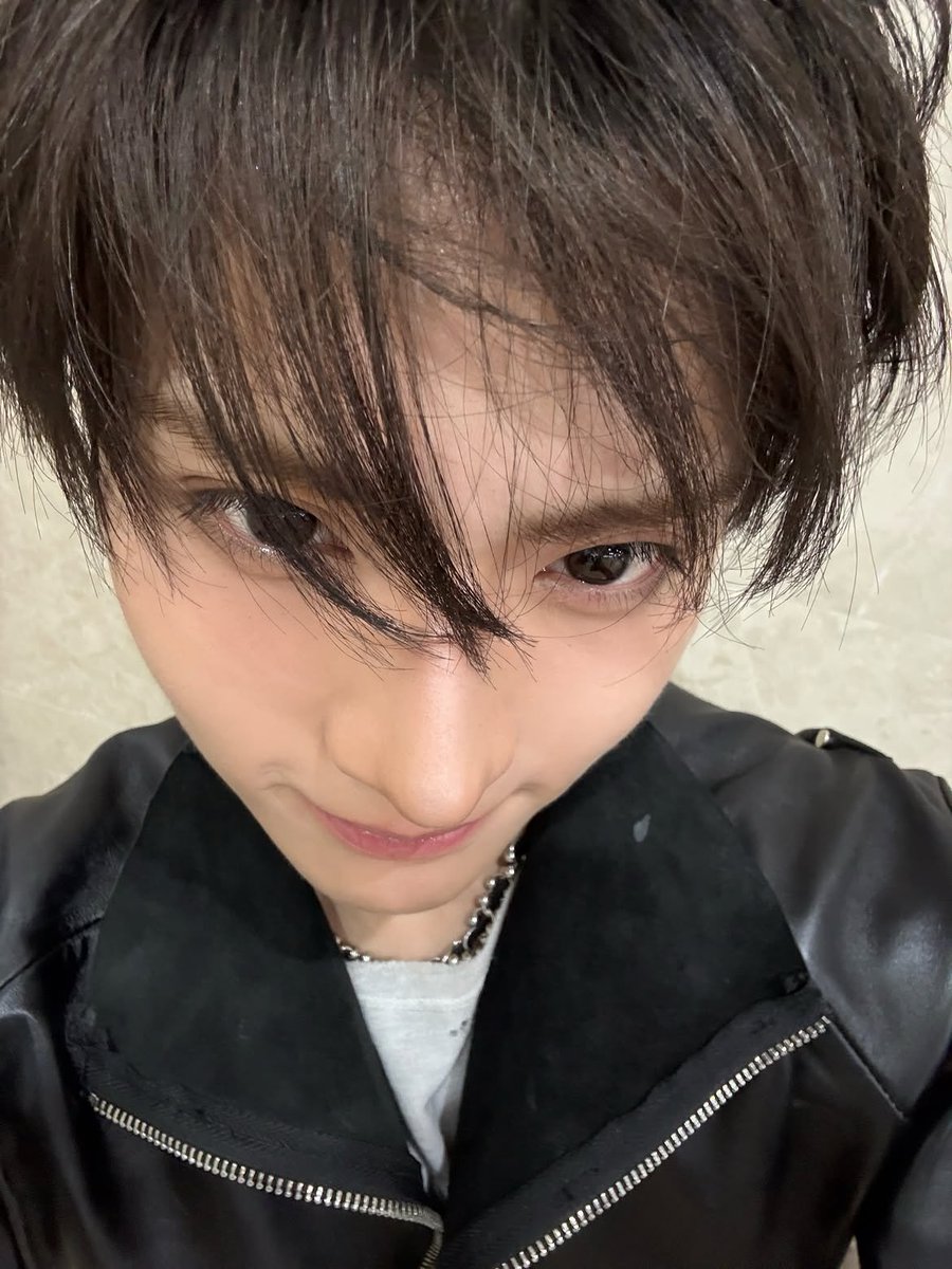 aebywon's tweet photo. 𝙷𝙾𝚃 𝙻𝙴𝙴                                                  𝒸𝓊𝓉𝑒 𝓁𝑒𝑒 https://t.co/cGGJu41Ron