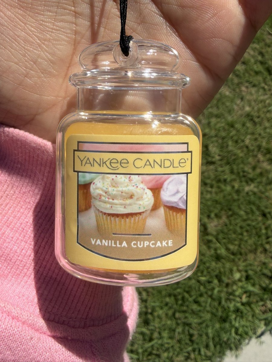 tnybite's tweet photo. new car freshener yayyyy https://t.co/Bb0MwM7TS6