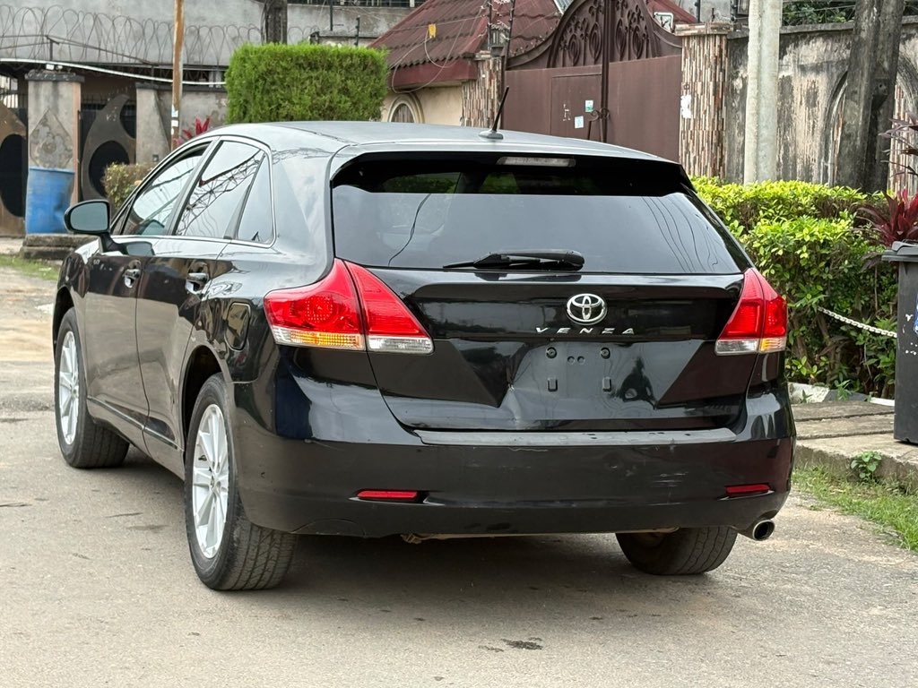 XcessCars's tweet photo. Clean venza 2011 bonnet and roof need painting importer will fix it. 

This is not case of tenant pay landlord will fix the house..

Give me 11.5m last 
Location: my office https://t.co/6LrDof9yyP
