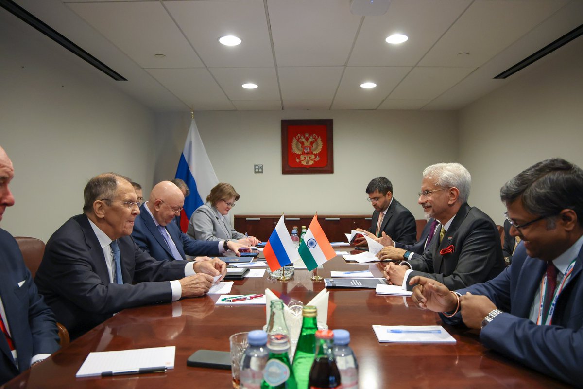 mfa_russia's tweet photo. 🇷🇺🇮🇳 On Sept 25, FM #Lavrov met with India’s FM @DrSJaishankar at #UNGA81.

The Sides reaffirmed their commitment to strengthening the Special &amp; Privileged #RussiaIndia Strategic Partnership &amp; close coordination at the #UN, #G20 &amp; #BRICS.

https://t.co/fNzQ3auL0m

#DruzhbaDosti https://t.co/p0vKvGwAim
