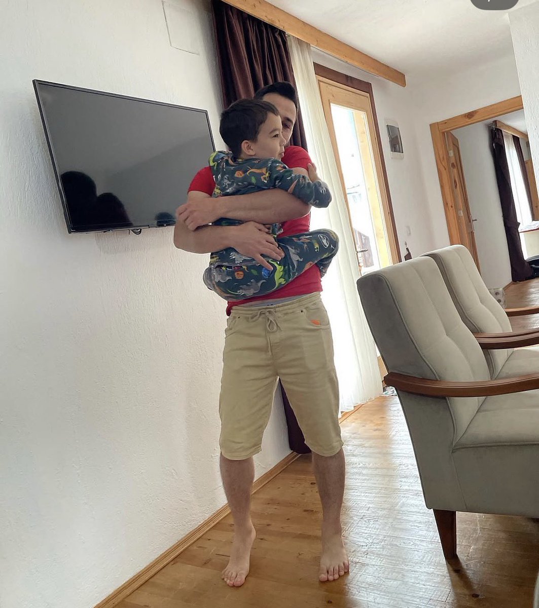sadece_halime_'s tweet photo. Sağlık özrü ve aile birliği mazeretleri için hiç kontenjan açılmaması kabul edilemez. Asker ve polis eşlerinin il emri hakkı öğretmenlere de tanınmalı. @Yusuf__Tekin il emrinin yeniden değerlendirilmesini arz ediyoruz. #AilemiVerYusufTekin 👨‍👩‍👧‍👦👨‍👩‍👦👩‍🏫 https://t.co/WFoFI8plXZ