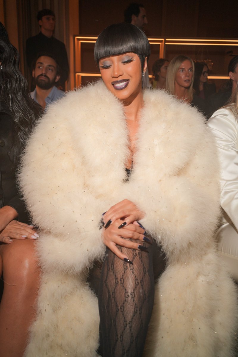 ComplexStyle's tweet photo. Cardi B at the Gucci show in Milan https://t.co/nid4GSmm6E