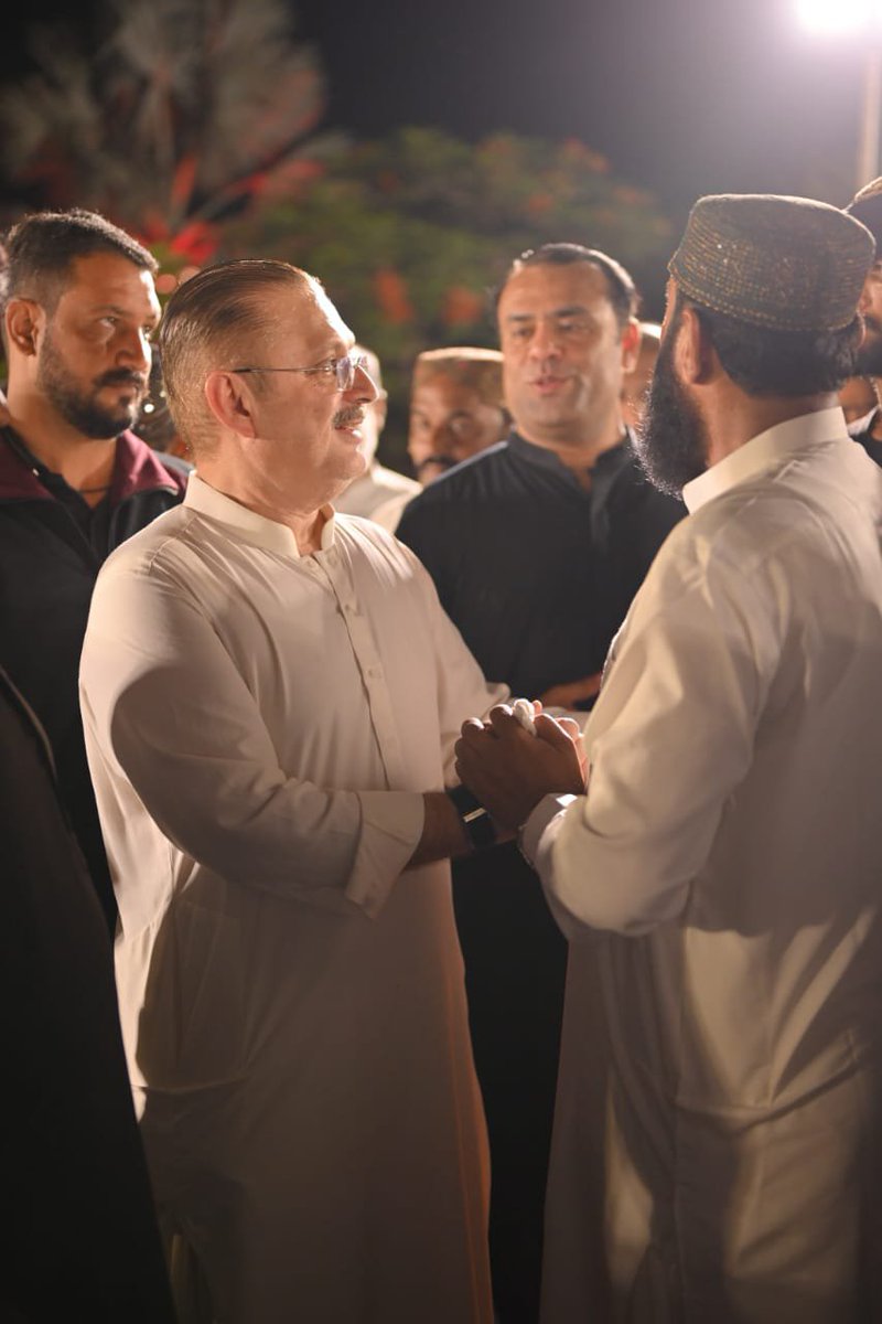 FaizullahK64113's tweet photo. راؤل ہاؤس راہوکی میں پی ایس-61 کے عوام کے اعزاز میں عشائیے کا اہتمام کیا گیا۔ شرجیل انعام میمن نے عوام سے ملاقات کی، ان کے مسائل سنے اور متعلقہ اداروں کے ذریعے مسائل کے حل کے لیے ضروری اقدامات کی یقین دہانی کرائی۔
@sharjeelinam https://t.co/pbcvysDmIL